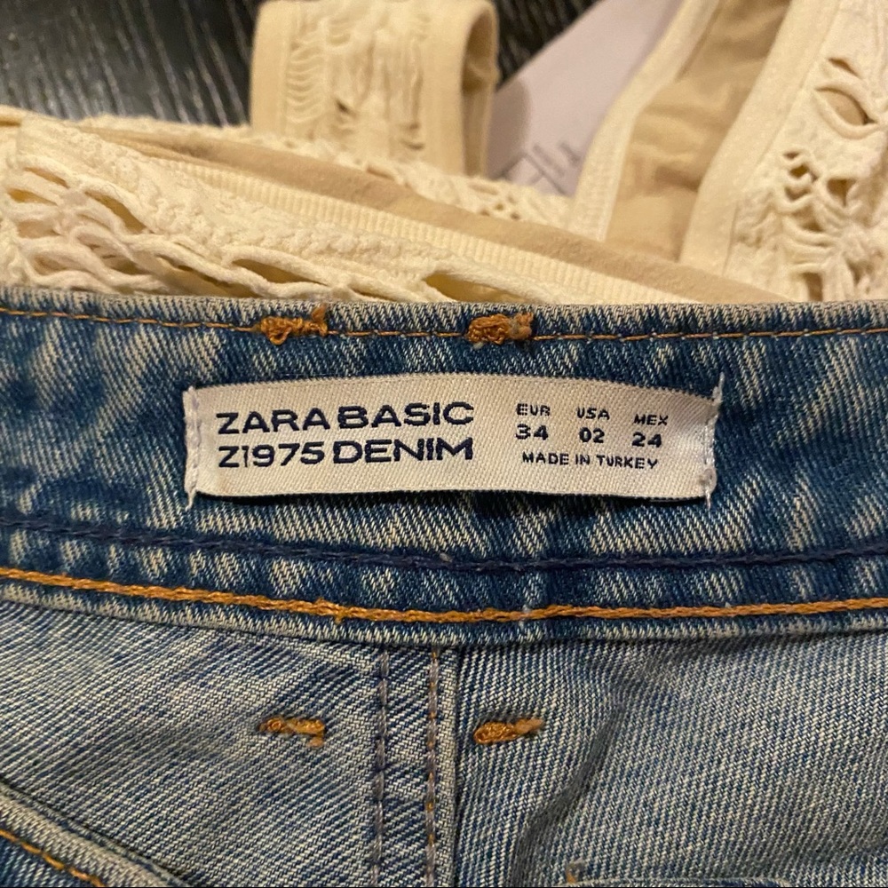 Zara Ripped Jeans - Picture 3 of 3